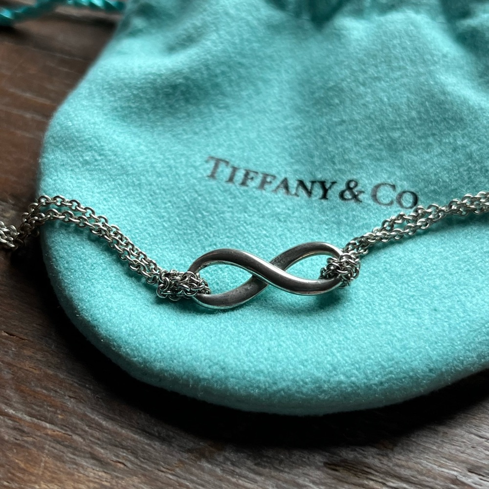 Tiffany & Co. Infinity Pendant on 18inch chain - Necklace (bag and box included) - Picture 12 of 16